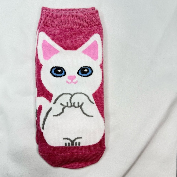 Unk Accessories - Cat Socks in Pink for Women Featuring White Cat w/ Blue Eyes Scottishfold